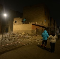 فاجعة فاس تُوقظ مراكش: تدخل عاجل يسبق انهيار منزل بحي الفخارة