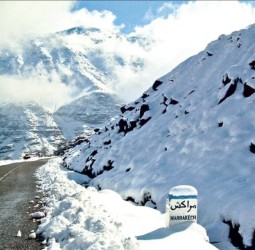 أوكايمدن تتزين بالثلوج وتتوقع انتعاشة سياحية نهاية الأسبوع