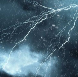 نشرة إنذارية: أمطار غزيرة وتساقطات ثلجية قوية بعدد من أقاليم المملكة