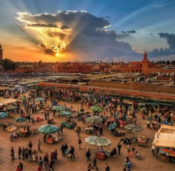 مراكش تراهن على الاقتصاد الليلي خلال “الكان”: قرار تنظيمي بأبعاد سياحية وتجارية