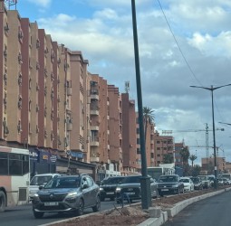 اختناق مروري بشارع مولاي عبد الله بمراكش… والأشغال تضع السائقين أمام اختبار يومي