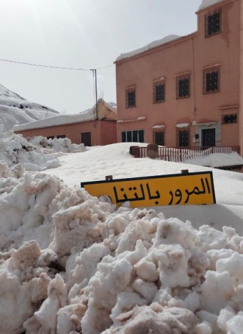 نشرة برتقالية تنذر بتقلبات جوية قوية تشمل الثلوج والأمطار بعدة مناطق بالمملكة