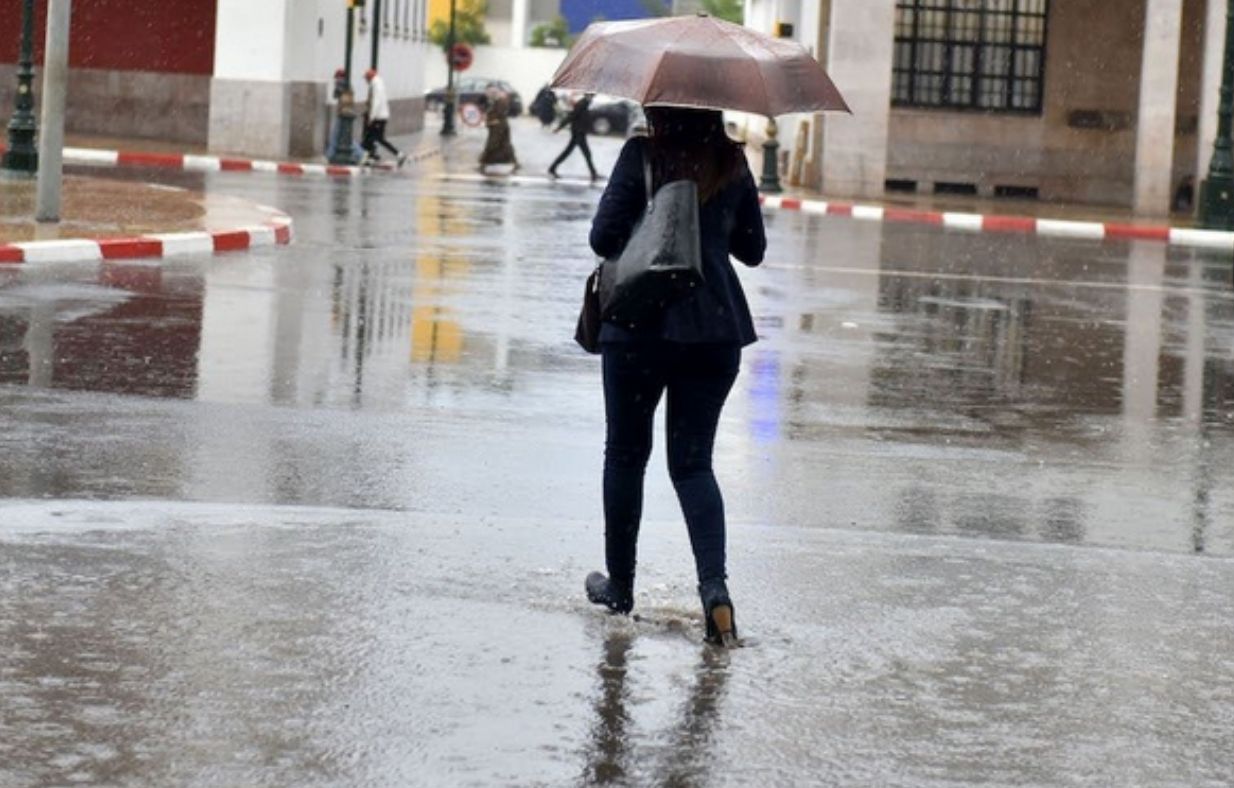 تقلبات جوية قوية تضرب عدة أقاليم.. زخات رعدية وثلوج ودرجات حرارة تحت الصفر