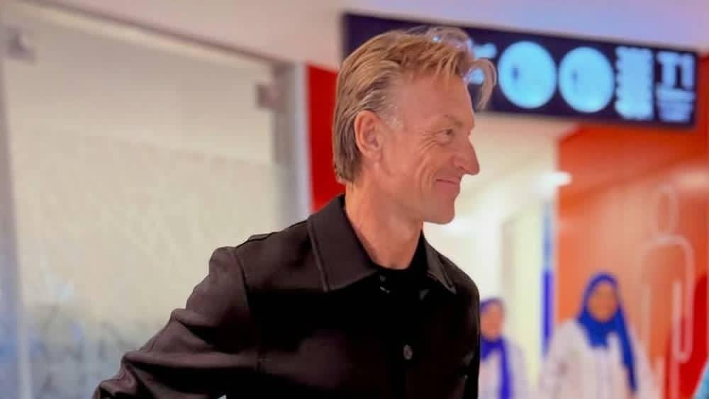 هيرفي رونار يختار مراكش وجهة لنهاية السنة ويتابع من قلبها إيقاع الكرة الإفريقية