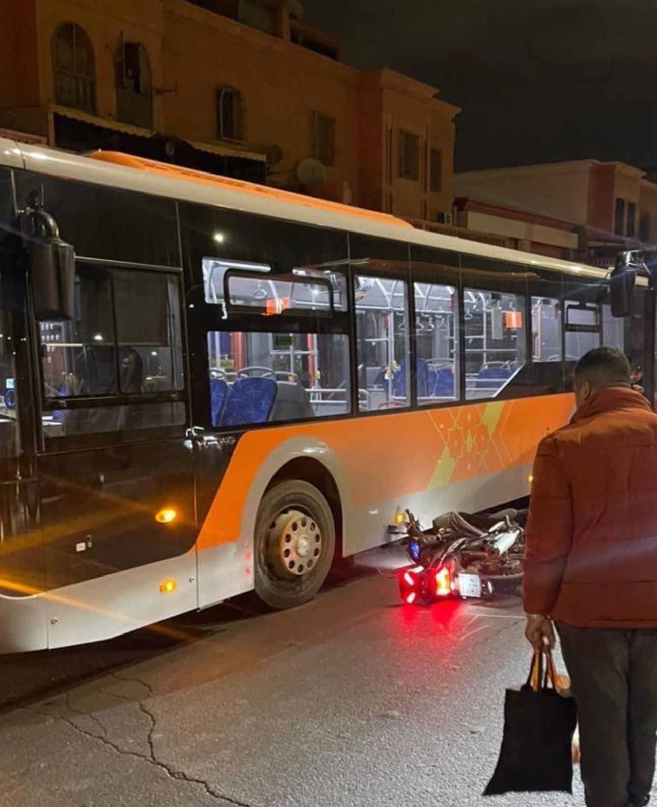 حادثة سير بين حافلة للنقل العمومي ودراجة نارية بشارع كماسة مقاطعة المنارة