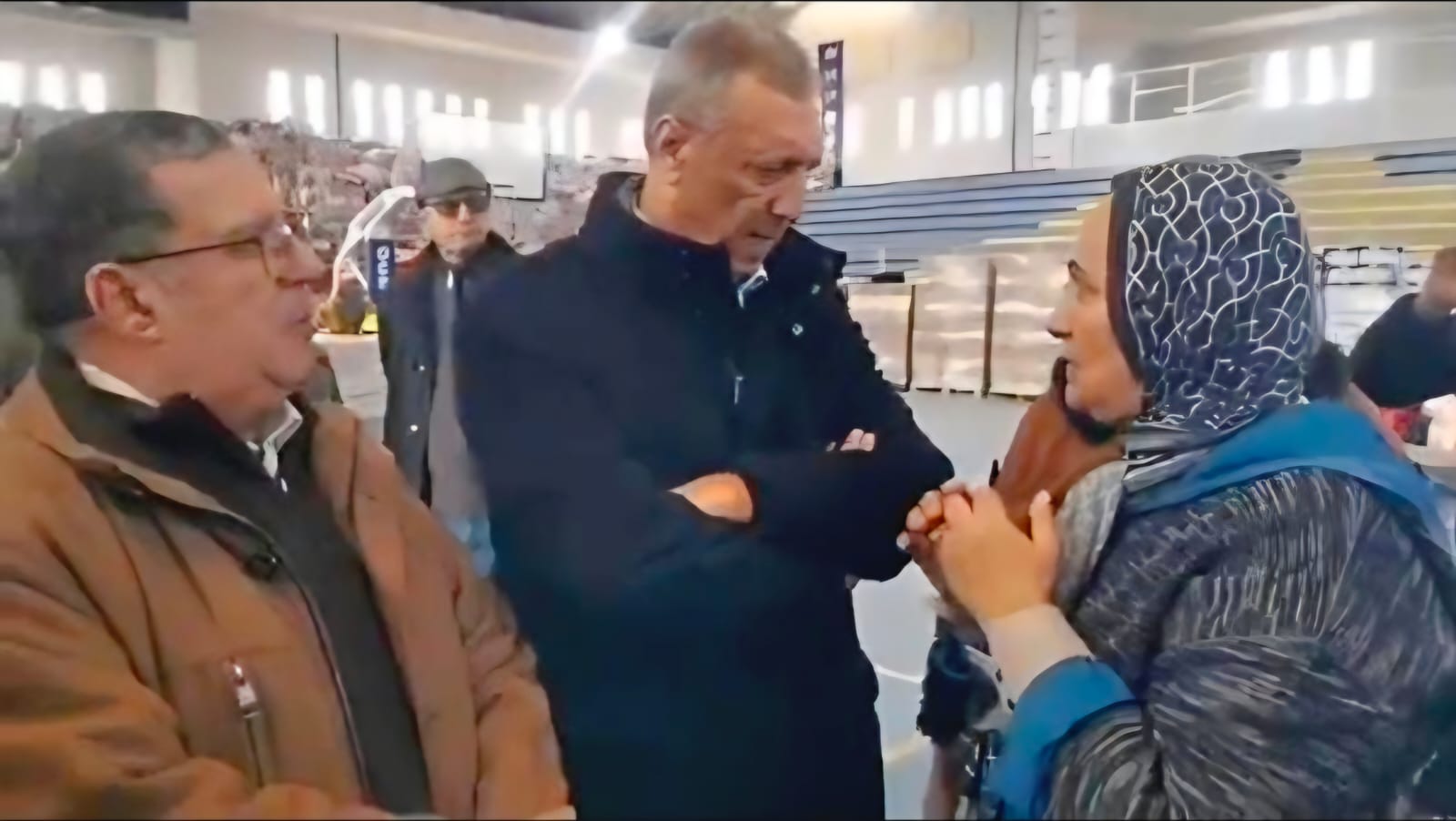 فريد شوراق ممثلاً لوزارة الداخلية في تتبع ميداني لعملية توزيع المساعدات بآسفي