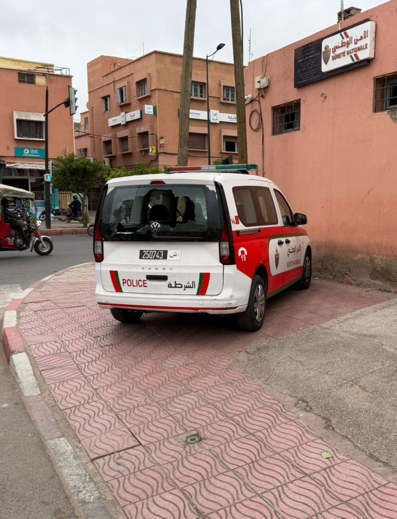توقيف مروج مخدرات بالحي المحمدي بمراكش بعد مقاومة عنيفة وتهشيم لسيارة الشرطة