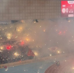 حين تشتعل المدرجات قبل صافرة البداية… من يُدخل الشهب النارية إلى قلب الملاعب؟