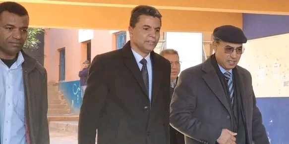 عامل إقليم الحوز يقوم بزيارة مفاجئة لجماعة أوكايمدن لتفقد سير المرافق العمومية