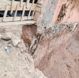 حي بوكار بمراكش: ورش بناء يثير الرعب وسط الساكنة ومطالب بتدخل عاجل