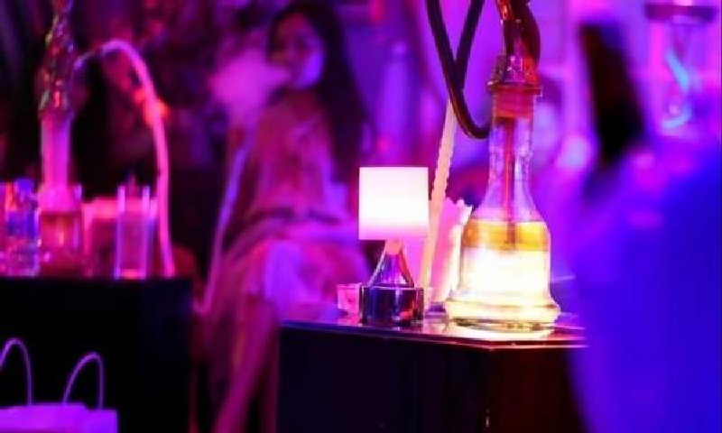 مقاهي الشيشا بمراكش: بين قرارات الإغلاق وعودة النشاط… من يراقب من؟