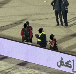 سيبة تنظيمية بملعب مراكش: المدرجات الصحفية "سوق عكاظ" وأرضية الميدان لمؤثري تيكتوك