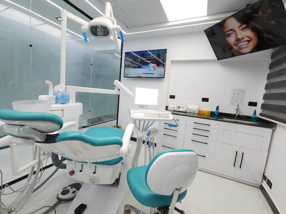 توقيف أجنبية وزوجها ينتحلان صفة طبيبة تجميل وإيداعهما السجن بعد تفكيك شبكة مواد تجميل غير مرخصة