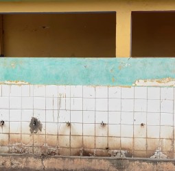 صدأ يهدد عطش الصغار: داخل ابتدائية أبو فراس بمراكش… أين سلامة التلاميذ وأين المراقبة؟