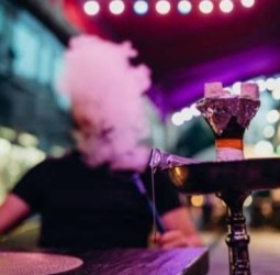 مراكش: استمرار نشاط مقهى شيشا بإقامة “Atrani” ليلاً.. ما حدود التأطير والمراقبة الإدارية؟