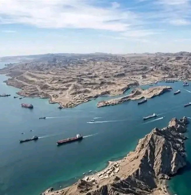 إيران تعيد فتح مضيق هرمز تزامناً مع هدنة لبنان.. انفراجة في أهم ممرات الطاقة عالمياً