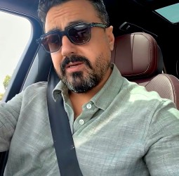 «وبزاف على الطمع».. رشيد العلالي يضع مراكش أمام مرآة الأسعار: «علاش بنادم تكره من البلاد؟»