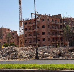 تحرير الملك العام أم تكديس الردوم.. متى ينتهي كابوس ركام شارع مولاي عبد الله؟