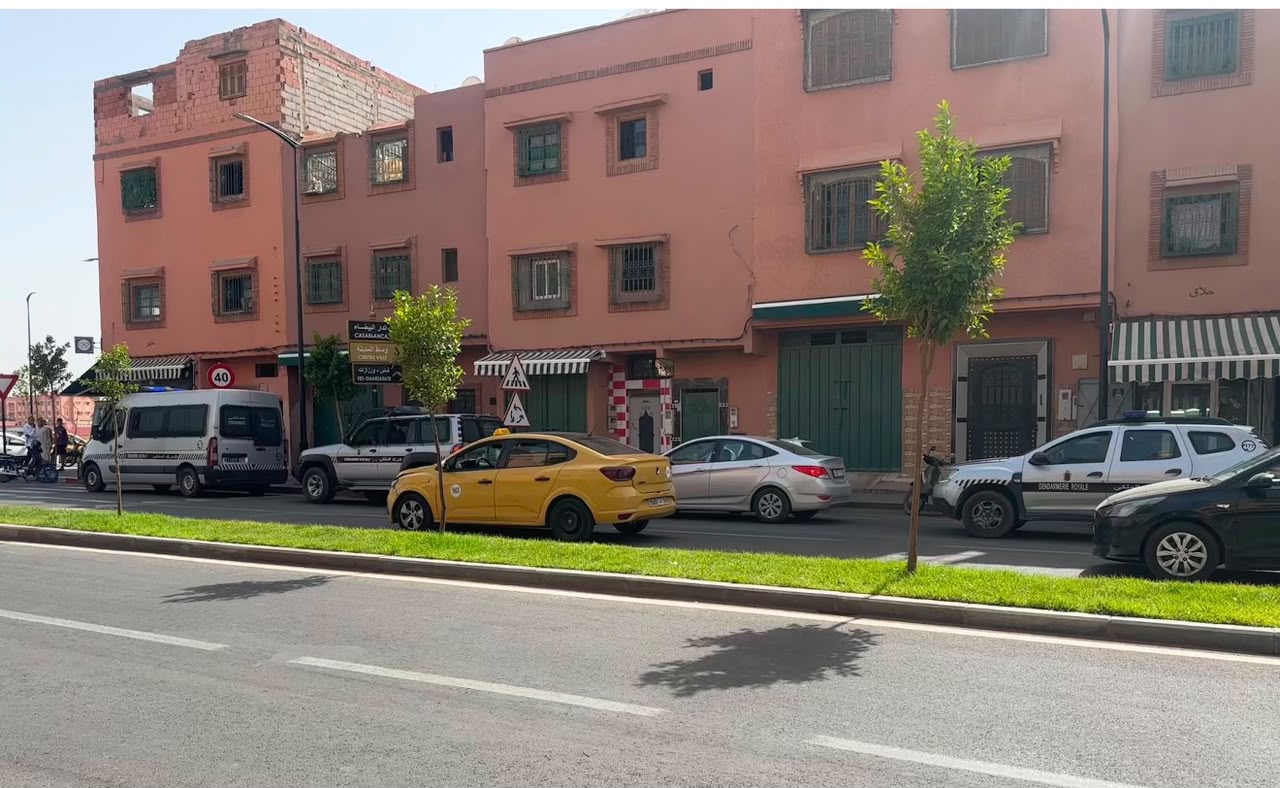 أول أسبوع من تعيين رئيس المركز القضائي للدرك الملكي بمراكش.. يونس عاكيفي يضرب بيد من حديد ويفكك شبكة خطيرة لترويج “ماء الحياة” ويحجز أكثر من طن من المسكر التقليدي