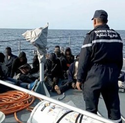 البحرية الملكية تحبط محاولة هجرة لـ201 شخصاً قبالة سواحل الداخلة