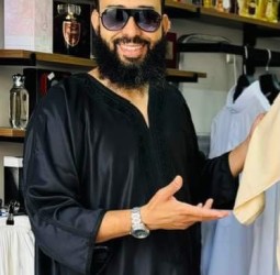 محمد رزقي يتبرأ مجدداً من أرشيفه الغنائي ويحذر مستخدمي "تيك توك"