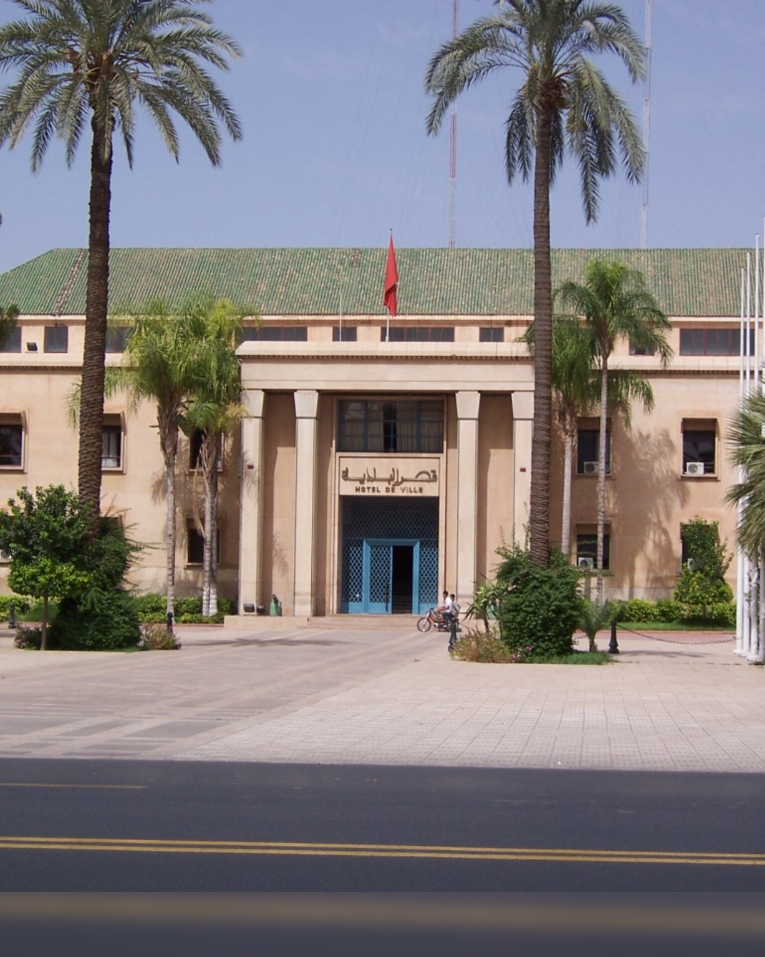 مشروع تهيئة طريق فاس بالنخيل.. هل احترمت الشركة المكلفة معايير الجودة؟ وأين دور المجلس الجماعي؟