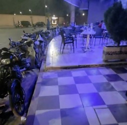 مراكش: من استغلال الرصيف إلى تغيير أرضيته.. مشاهد تثير أسئلة حول حدود استغلال الملك العمومي