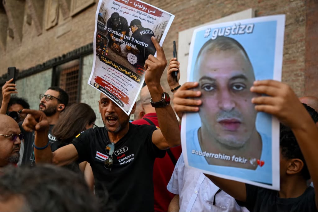 إيطاليا: عودة الشرطيين المتورطين في وفاة المهاجر المغربي عبد الرحيم فقير إلى العمل وسط ترقب لنتائج التحقيق التقني
