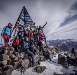 قرار "تغيير فئة" المرشدين السياحيين يثير القلق بالحوز.. وشويوخ يدعو لمقاربة تشاركية تحمي السياحة الجبلية