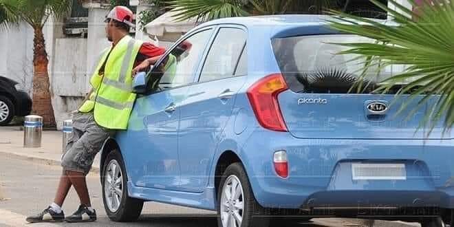 درهمان للخبز… وخمسة لأصحاب الجيلي: هل تحولت دقائق التوقف إلى تجارة مفتوحة في مراكش؟