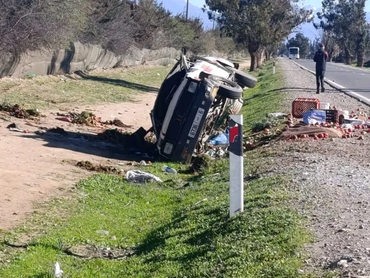 تارودانت: نجاة شخصين بأعجوبة إثر انقلاب "بيكوب" محملة بالخضر