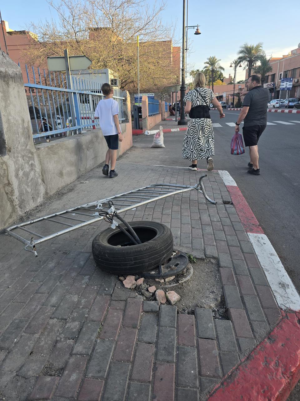 سيدي ميمون بمراكش: أسلاك عارية تهدد المارة.. فهل ننتظر وقوع الكارثة؟