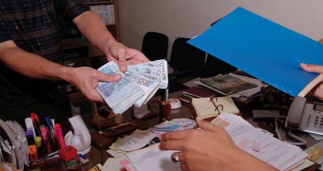 الرقم الأخضر يطيح بنائب رئيس مقاطعة المنارة بمراكش في قضية رشوة