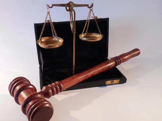 القانون فوق الباشا والكوميسير: قصة السقوط المدوّي لـ "إمبراطور" الجنس