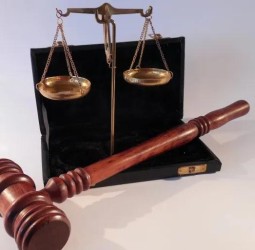 القانون فوق الباشا والكوميسير: قصة السقوط المدوّي لـ "إمبراطور" الجنس