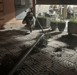 نجاة بأعجوبة لمرتادي مقهى بمراكش بعد اصطدام سيارة بعمود كهربائي