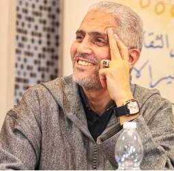 القارئ العيون الكوشي يؤم المصلين بمسجد "المصطفى" بالداوديات ليلة الاثنين