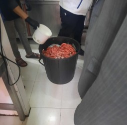 لجنة مختلطة تحجز 28 كيلوغراماً من اللحوم الفاسدة داخل محل جزارة بالمسيرة 2