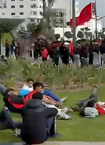 ملعب عالمي… وتنظيم كارثي يترك الجماهير خلف الأسوار في طنجة