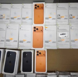 جمارك مراكش تحجز هواتف آيفون (برو ماكس) مخبأة تحت ملابس مسافرين