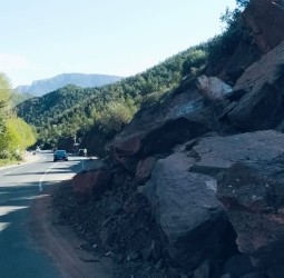 حادثة سير خطيرة بمنطقة "أماسين" بأوريكة تفتح ملف إهمال صيانة الطرق