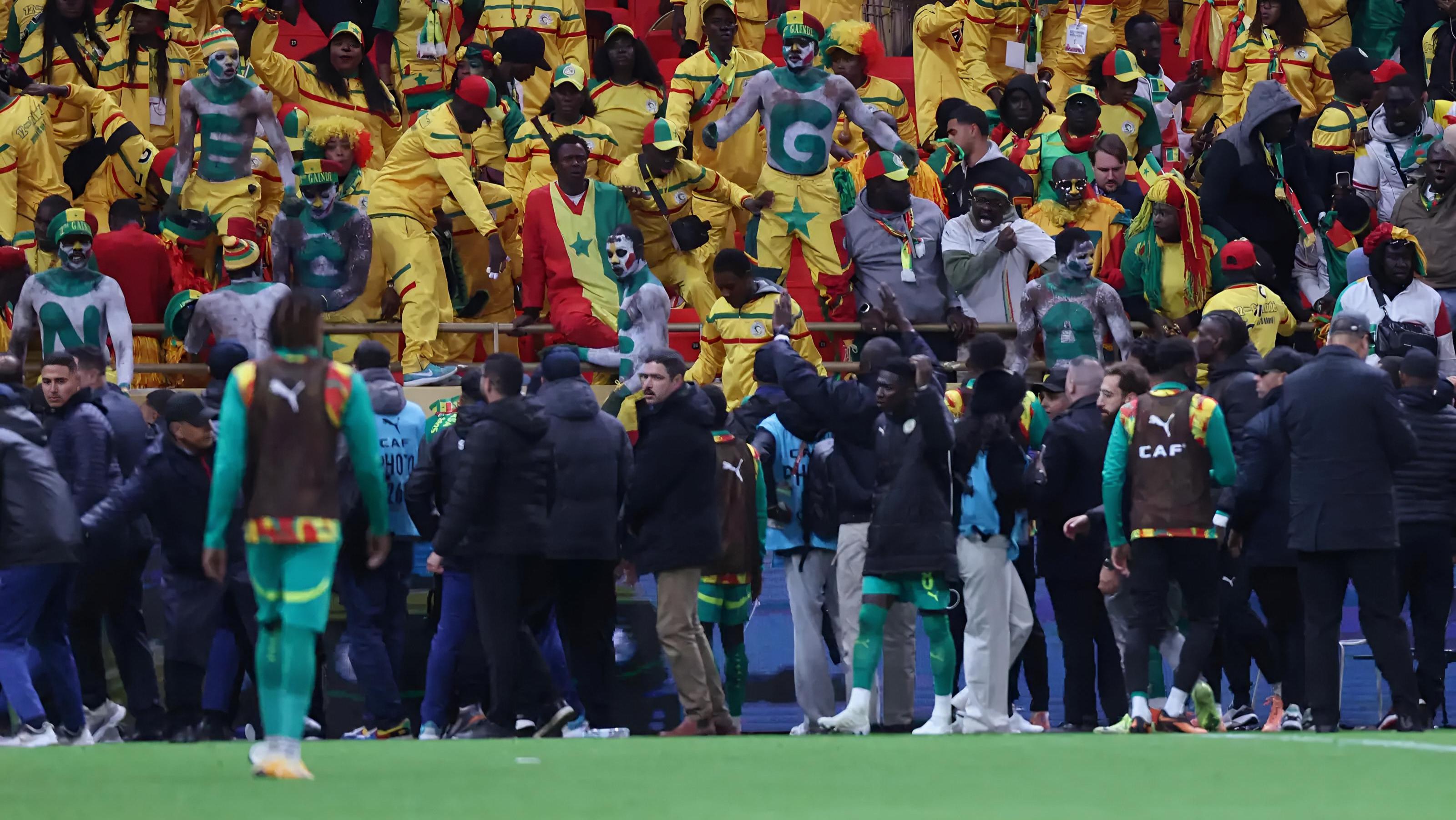 الكاف يصدر عقوبات انضباطية ومالية على منتخبي السنغال والمغرب عقب نهائي كأس أمم إفريقيا