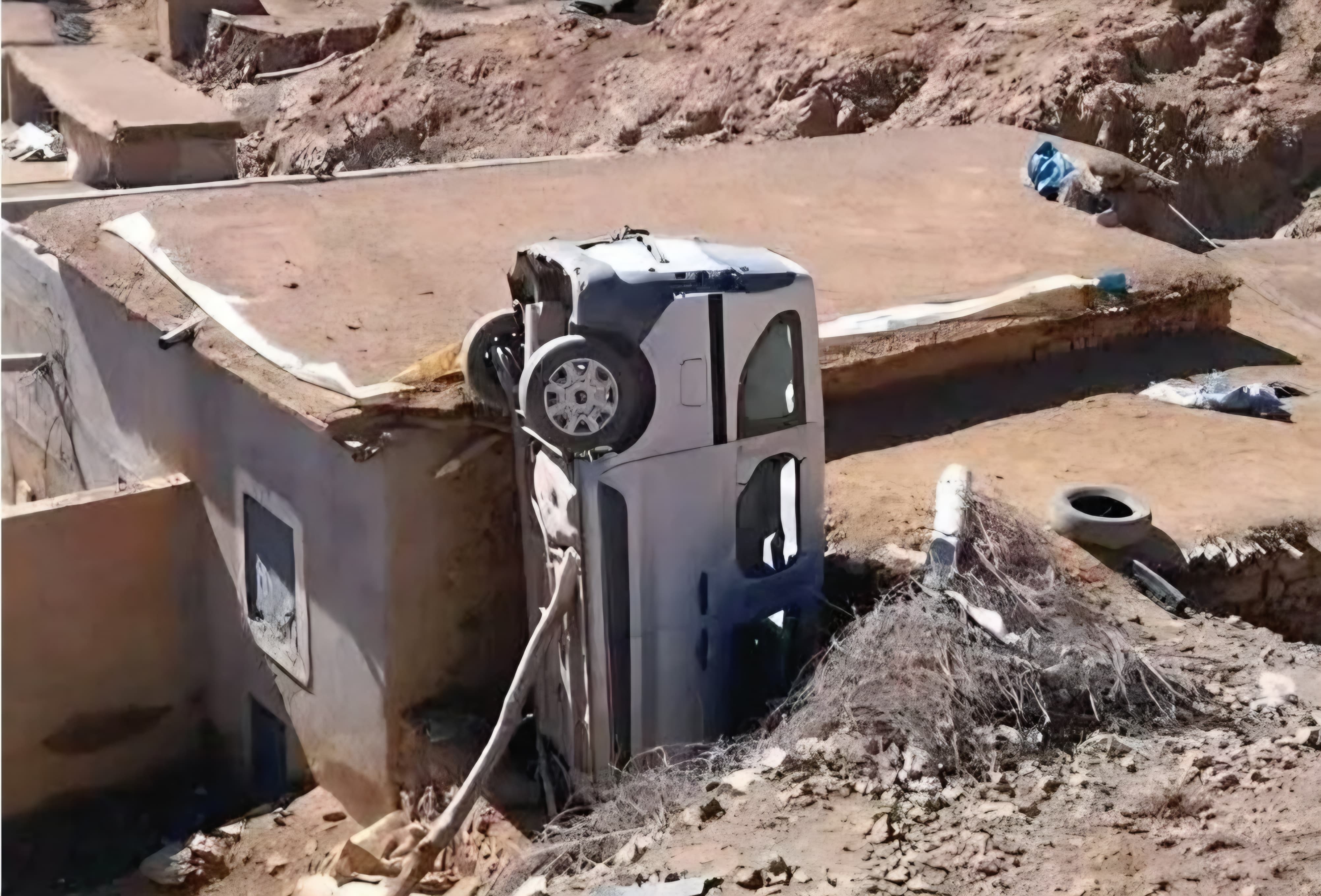 انقلاب سيارة في منحدر جبلي وعر بتارودانت يخلّف ضحايا ومصاباً في حالة حرجة