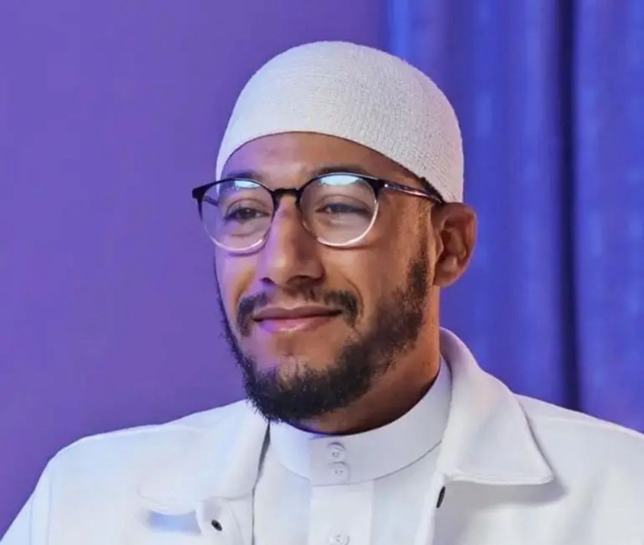 استباحة الخصوصية باسم "النصيحة": الشيخ سار وأسلوب الغمز واللمز