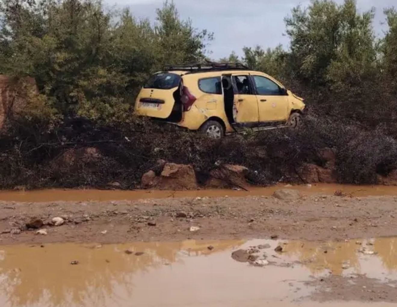 فاجعة بطريق "مجاط".. تصادم مروري مروع ينهي حياة دراج ويستنفر سلطات شيشاوة