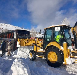 أوكايمدن :السلطات تنجح في إنقاذ حافلة "عالقة" بالمحطة الشتوية
