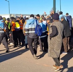 "بلوكاج" النقل يشل مراكش.. والطلبة والموظفون أكبر الضحايا في إضراب سائقي الحافلات