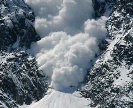 استنفار أمني بجبل توبقال إثر مصرع 3 سياح مغاربة في حادث مأساوي