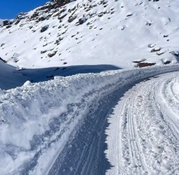 عزلة خانقة في أوكايمدن.. تماطل "الأشغال العمومية" يحول الطريق الإقليمية 2030 إلى مسلك خطير