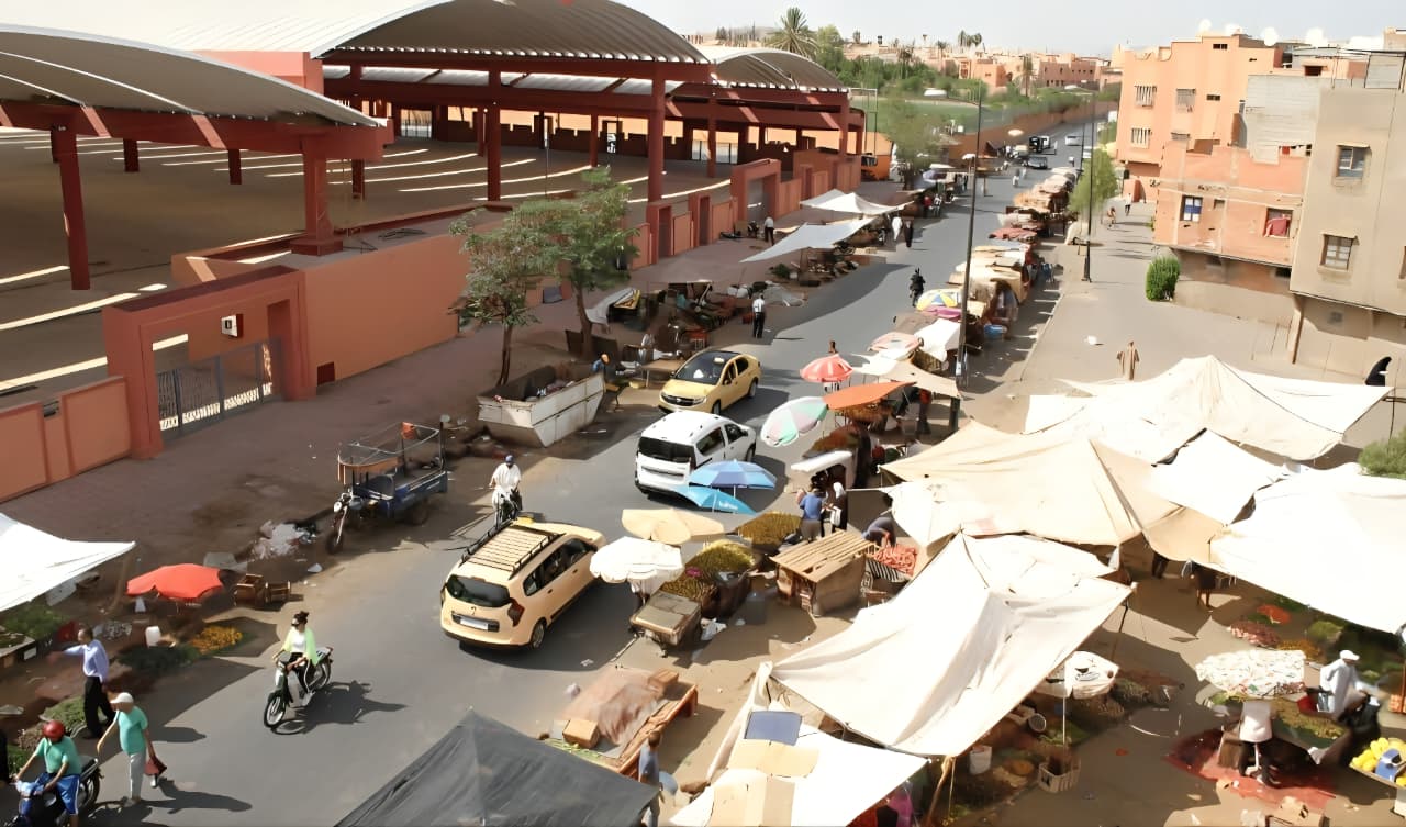 الأسواق النموذجية المغلقة بمراكش… من المستفيد من استمرار الفوضى؟